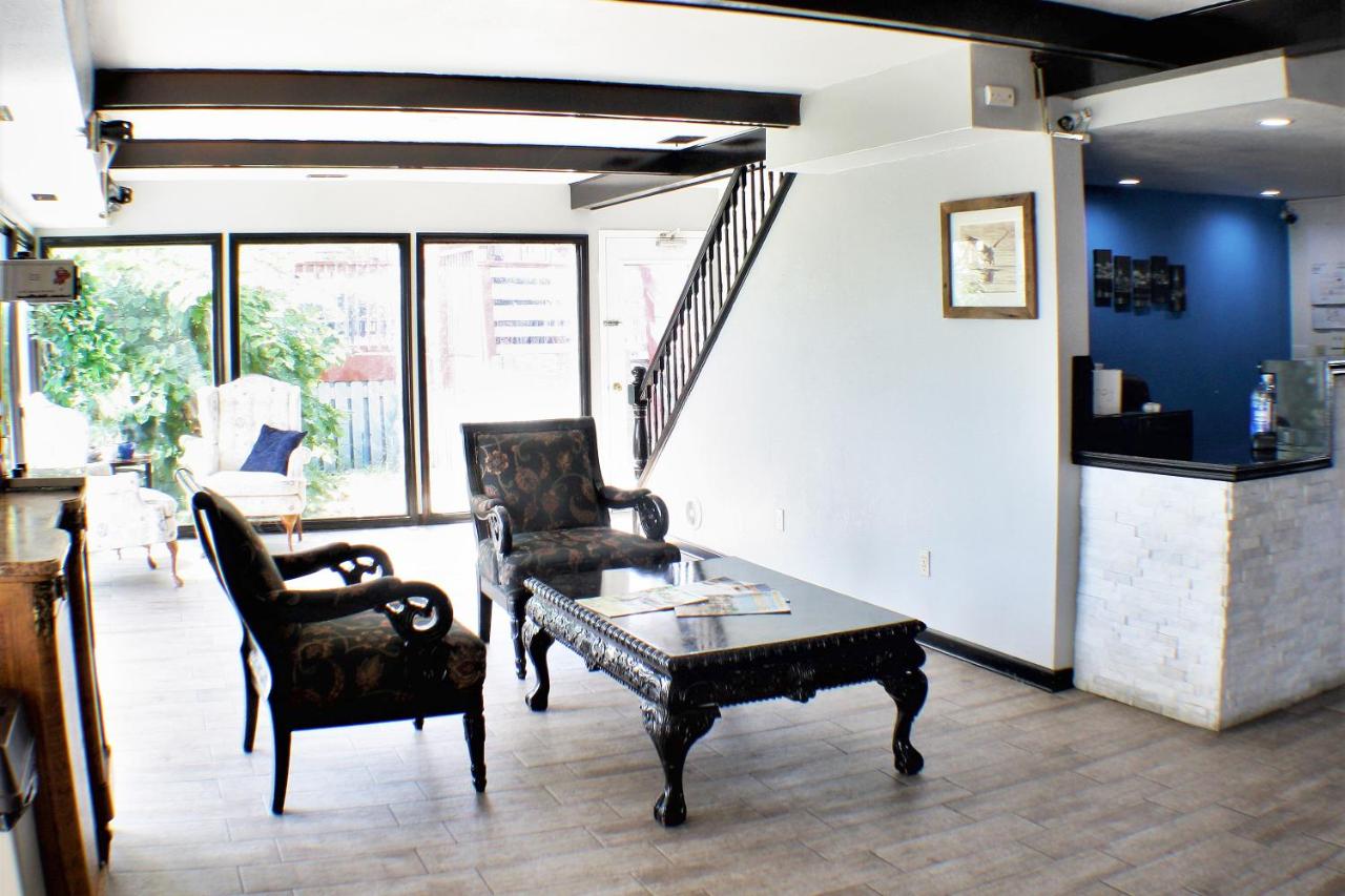 | Lakeview Inn