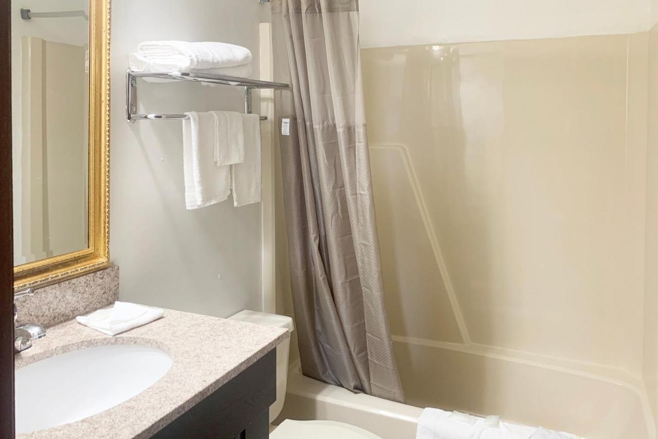| Lakeview Inn