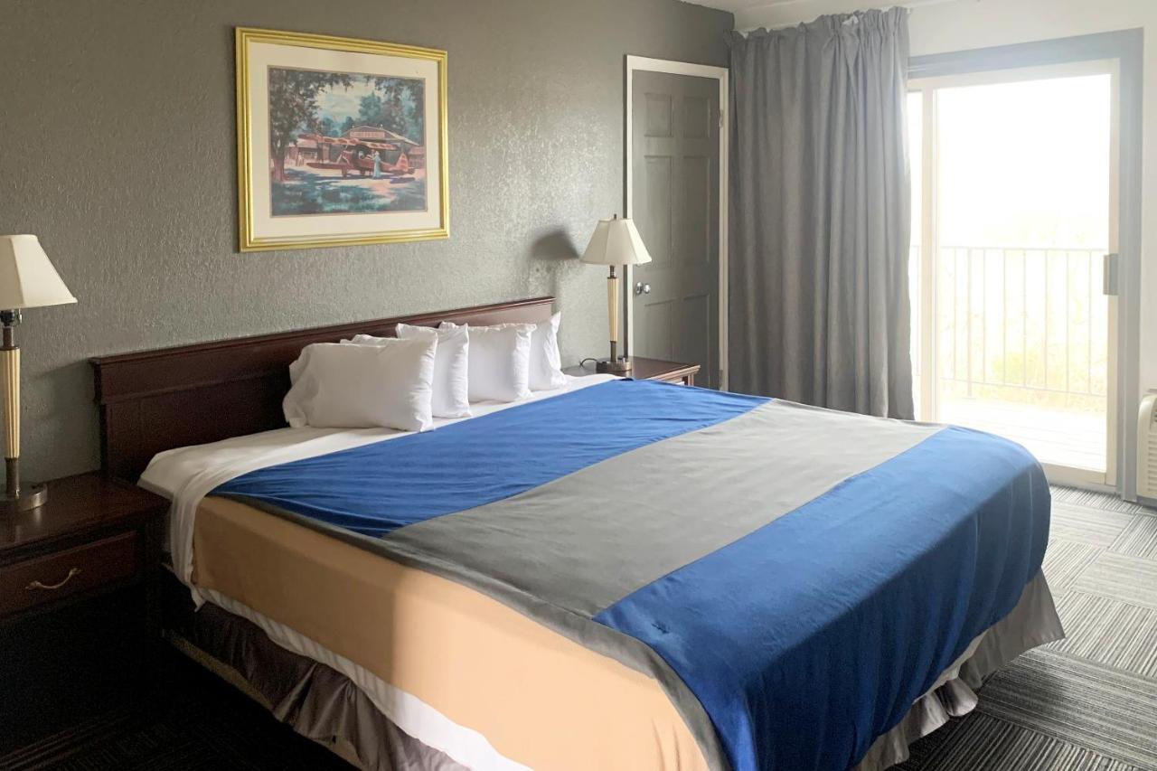 | Lakeview Inn