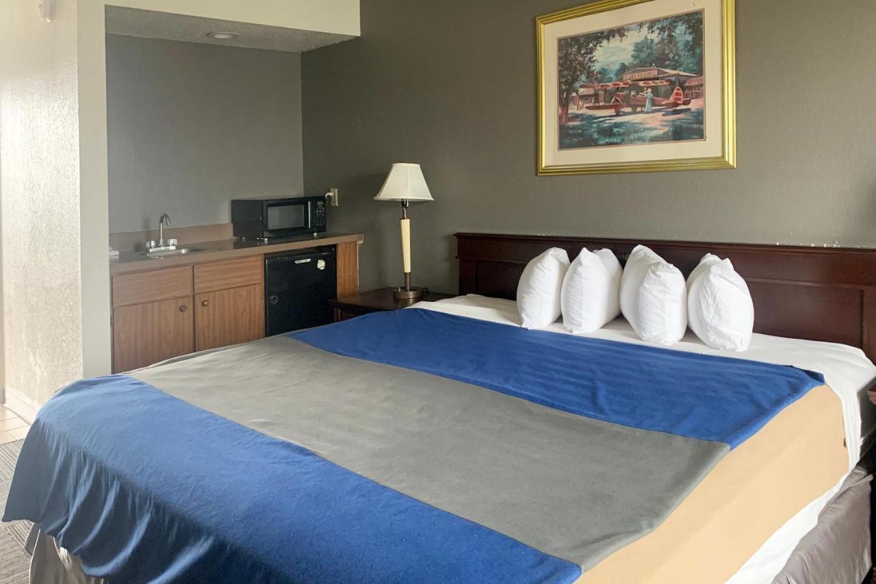 | Lakeview Inn