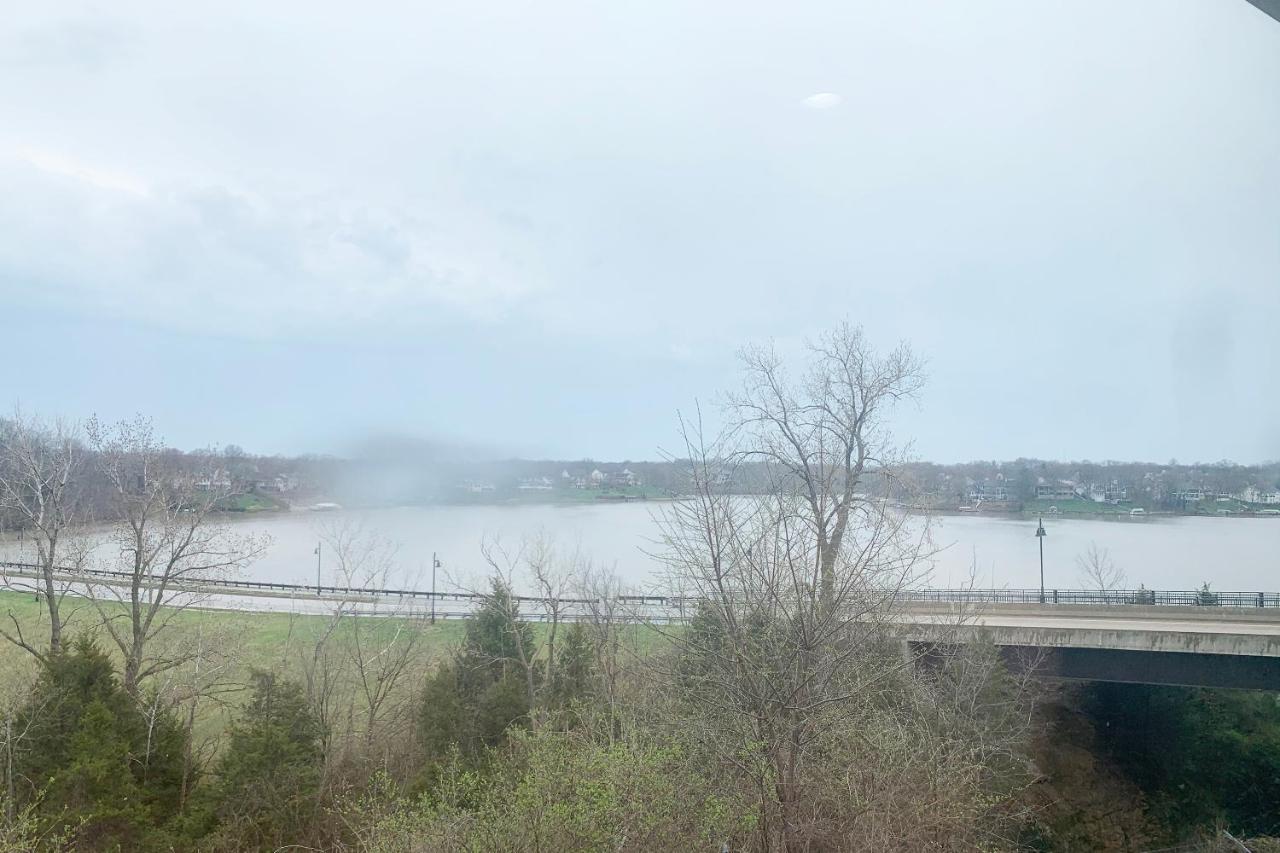 | Lakeview Inn