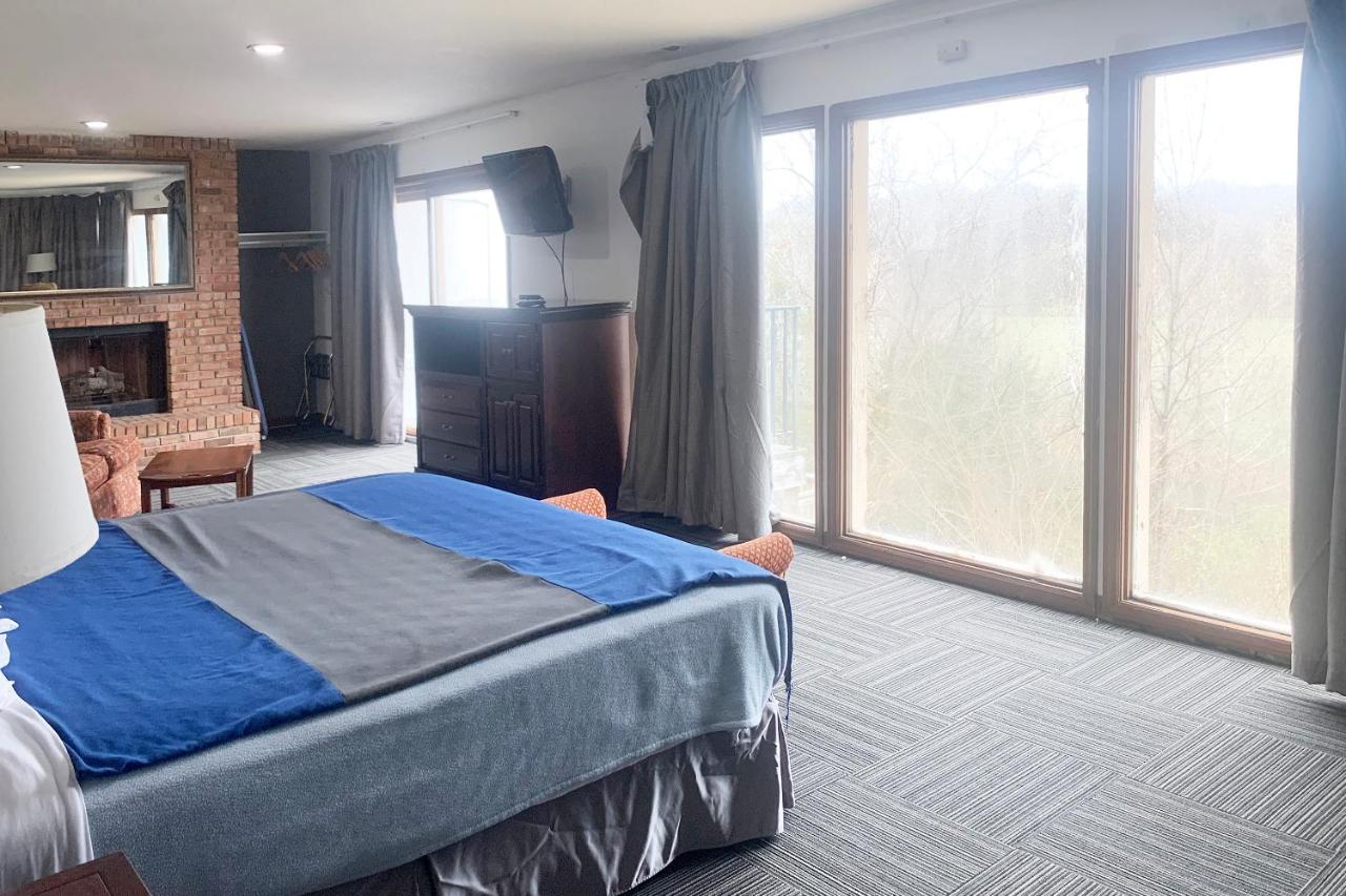 | Lakeview Inn
