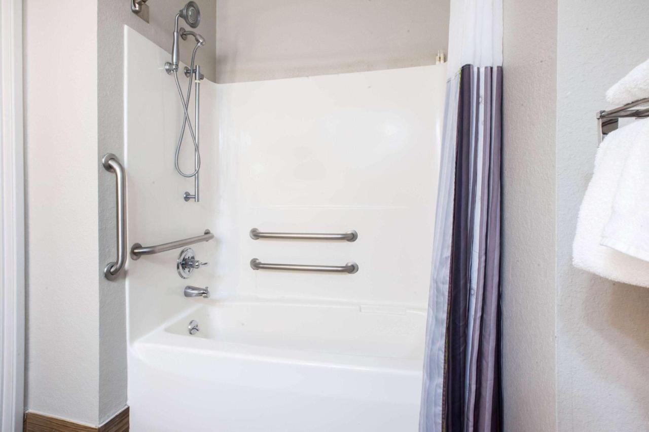 Executive King Room with Sofa Bed - Accessible at La Quinta Inn & Suites by Wyndham Elkhart