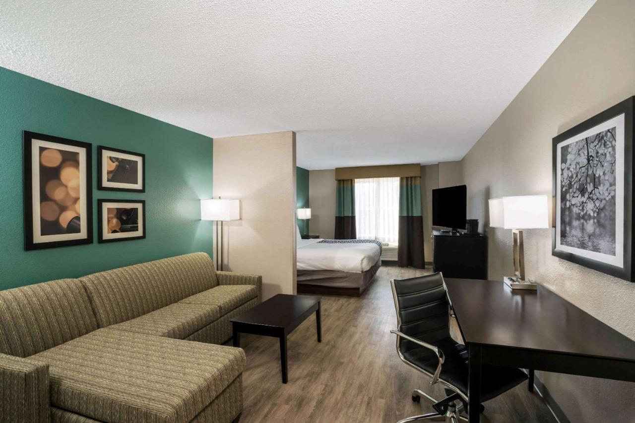 King Room at La Quinta Inn & Suites by Wyndham Lebanon