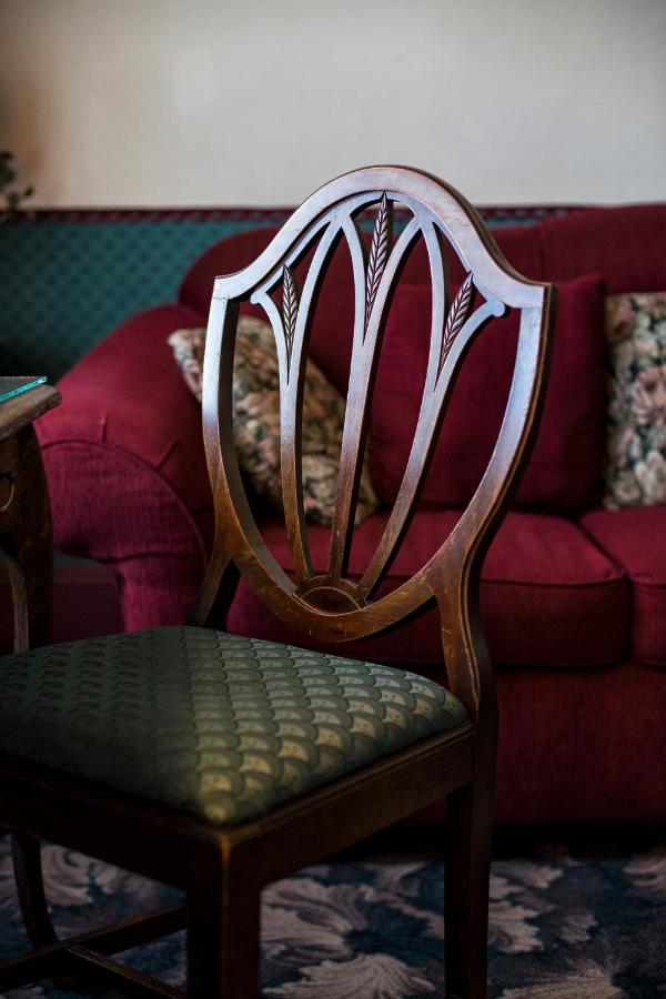 | Red Garter Inn