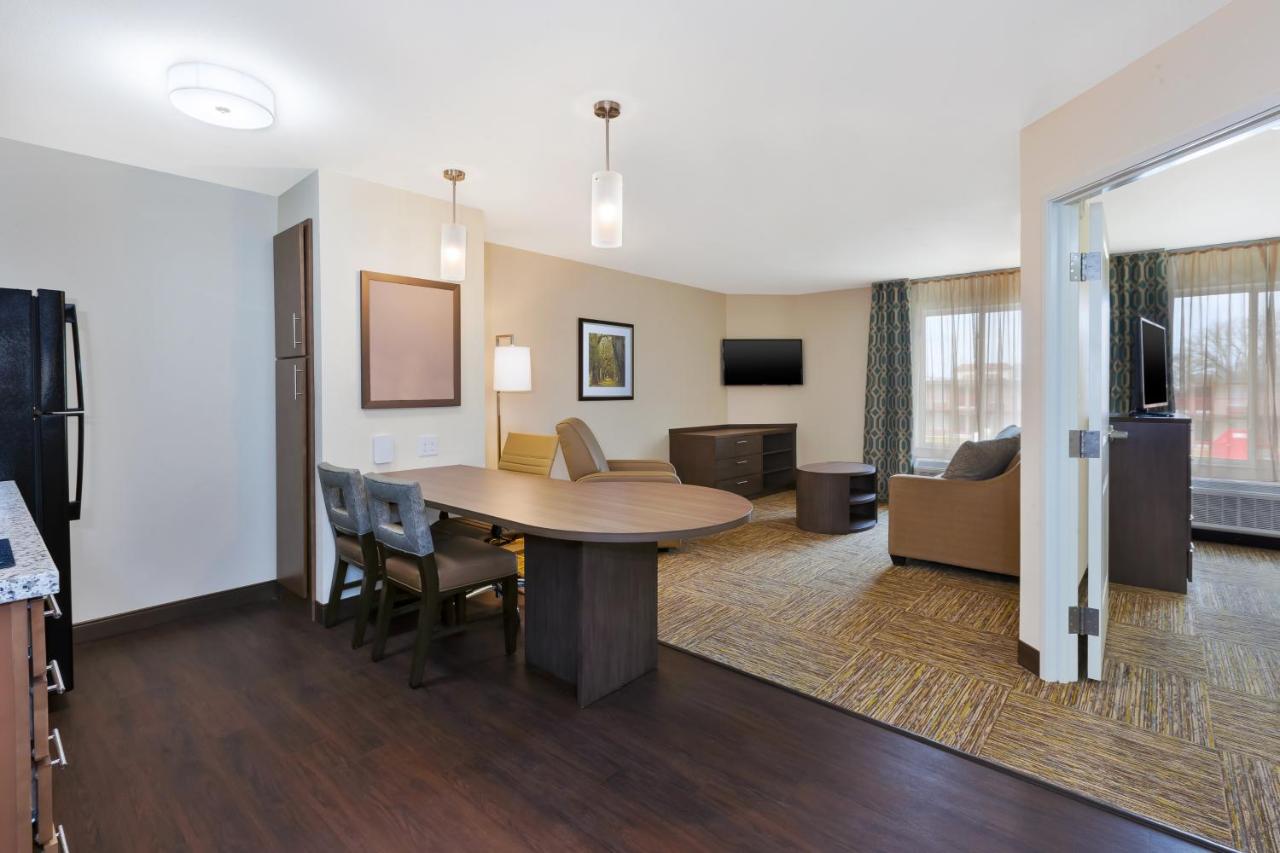 One-Bedroom Queen Suite -Non-Smoking at Candlewood Suites Louisville - NE Downtown Area by IHG