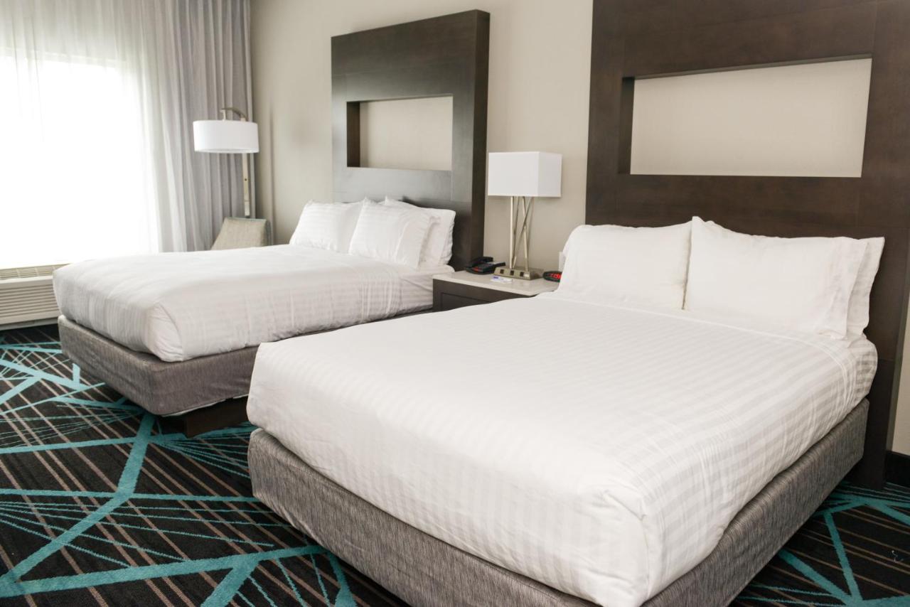 | Holiday Inn Express & Suites Charlotte Airport, an IHG Hotel
