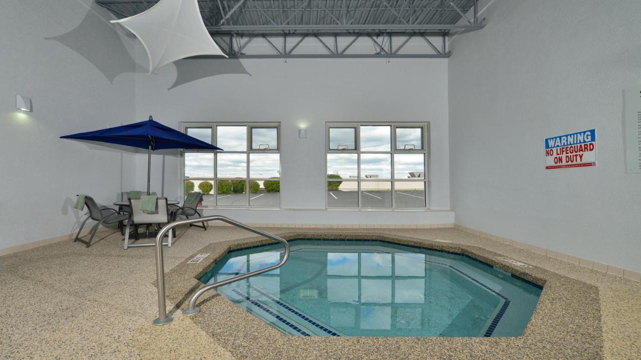 | Holiday Inn Express Boston/Milford Hotel, an IHG Hotel