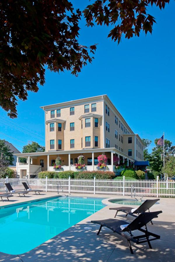 | Colonial Inn