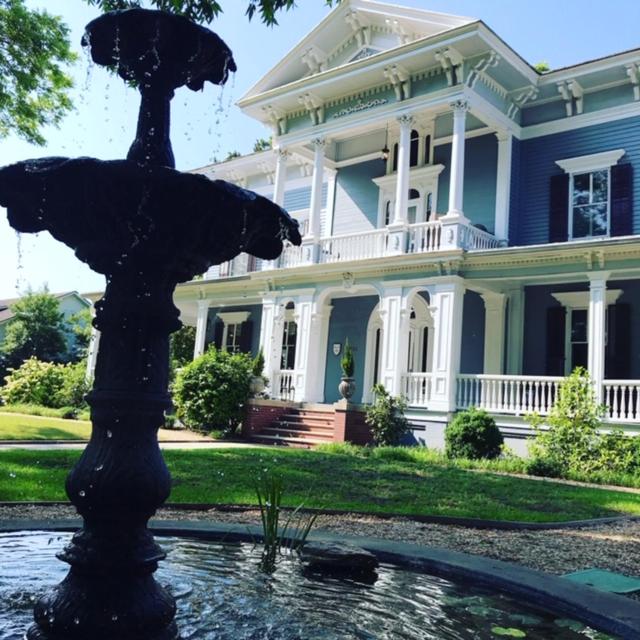 | Elmwood 1820 Bed & Breakfast Inn
