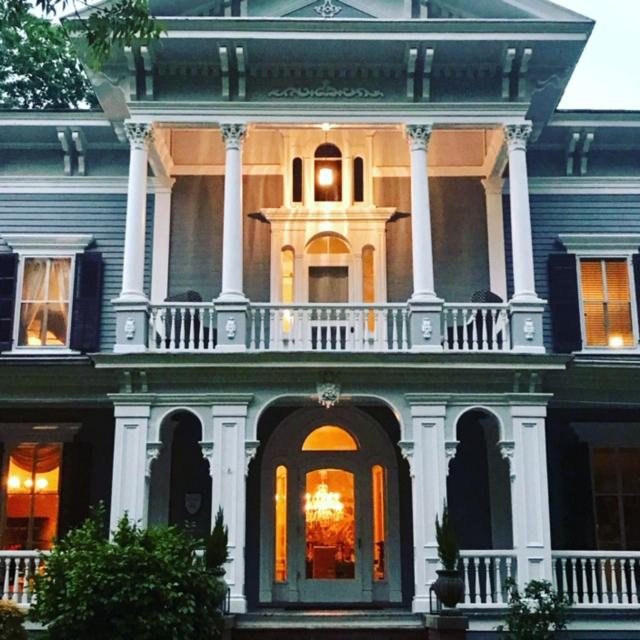 | Elmwood 1820 Bed & Breakfast Inn