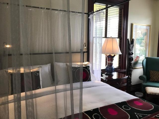 | Elmwood 1820 Bed & Breakfast Inn