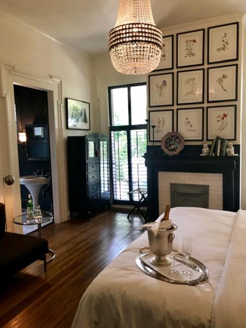 | Elmwood 1820 Bed & Breakfast Inn