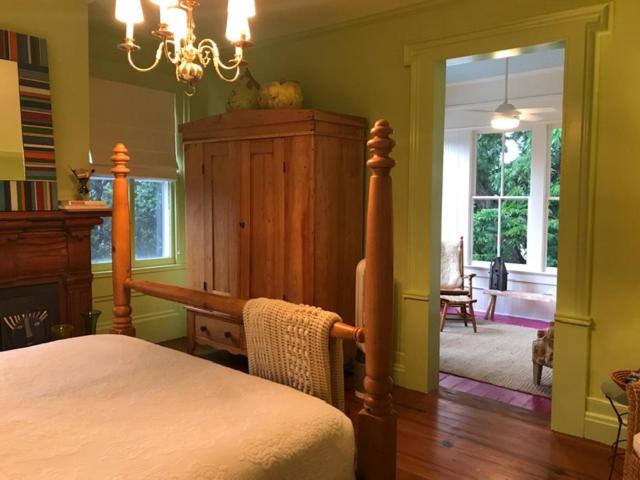| Elmwood 1820 Bed & Breakfast Inn