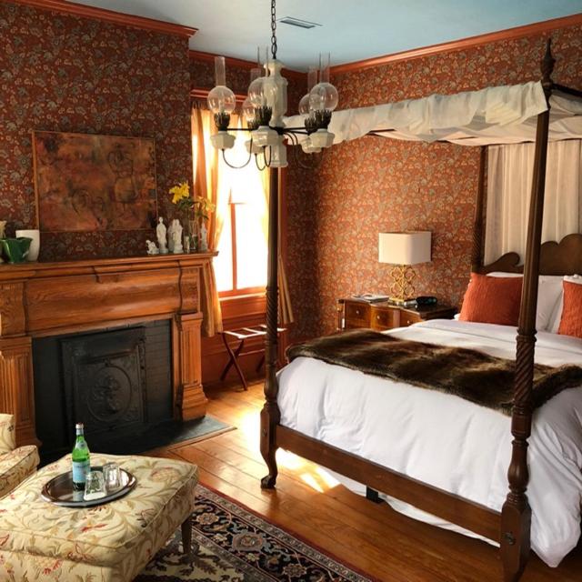 | Elmwood 1820 Bed & Breakfast Inn