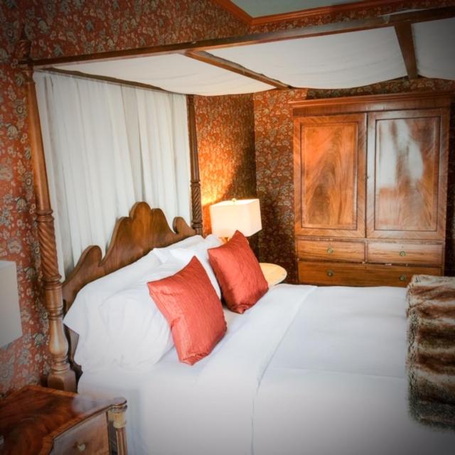 | Elmwood 1820 Bed & Breakfast Inn