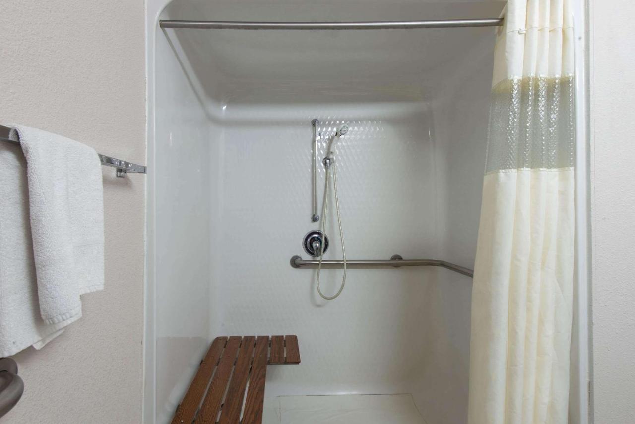 King Room - Disability Access at La Quinta Inn & Suites by Wyndham Erie