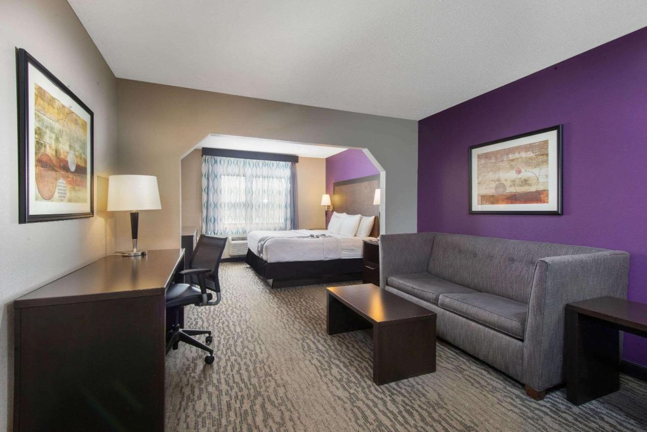 1 King Bed, Deluxe, Non-Smoking at La Quinta Inn & Suites by Wyndham Erie