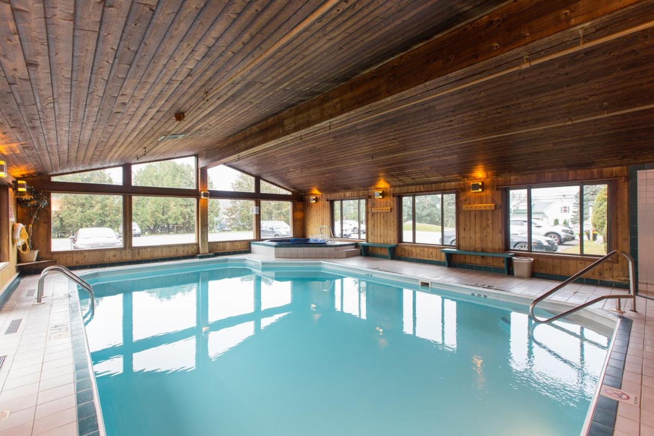 | Commodores Inn