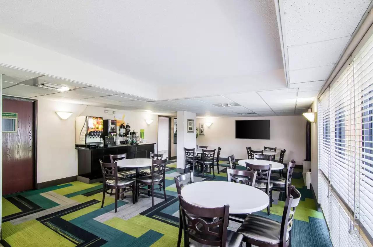 | Quality Inn Saraland