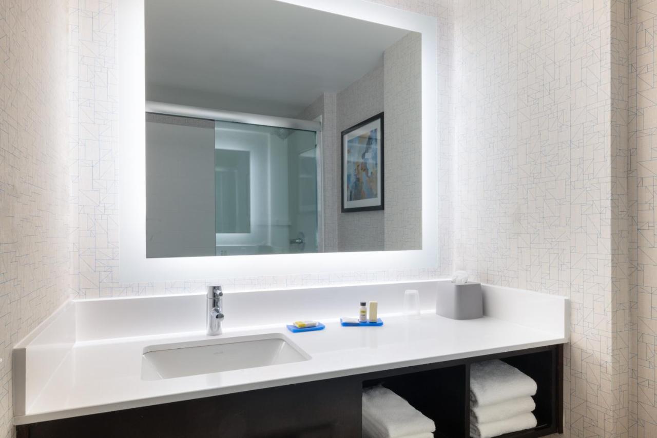 Executive Suite at Holiday Inn Express & Suites Boston - Cambridge by IHG