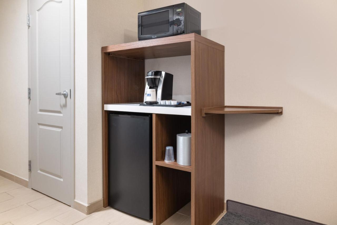 Queen Room at Holiday Inn Express & Suites Boston - Cambridge by IHG
