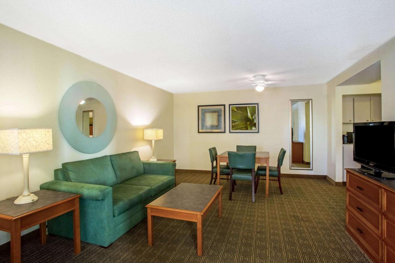 Deluxe King Suite - Non-Smoking at La Quinta Inn by Wyndham Killeen - Fort Hood
