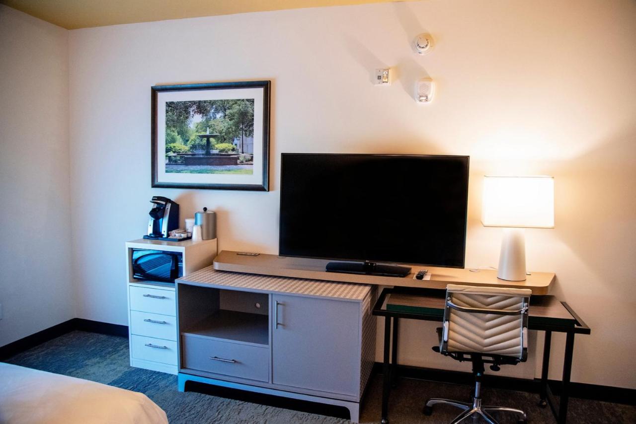  | Holiday Inn & Suites - Savannah Airport - Pooler, an IHG Hotel