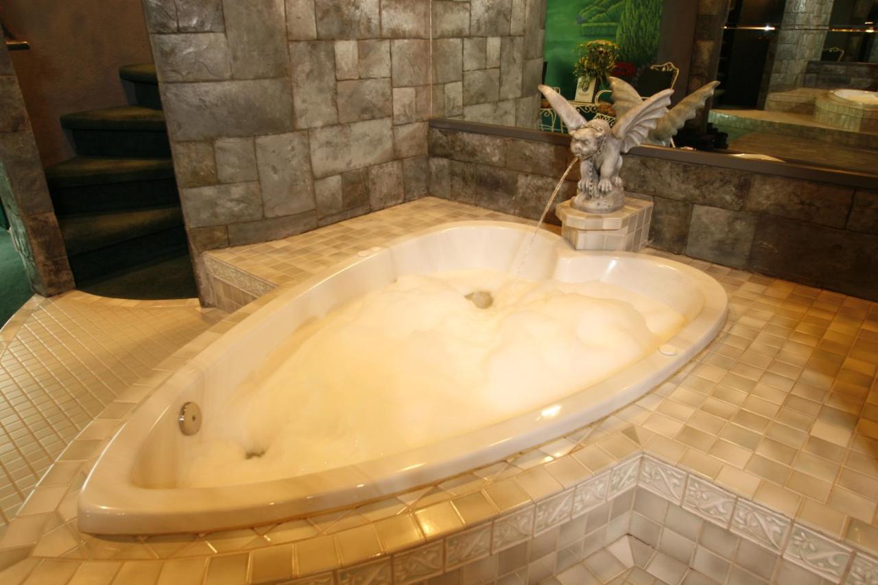  | Black Swan Inn Luxurious Theme Rooms