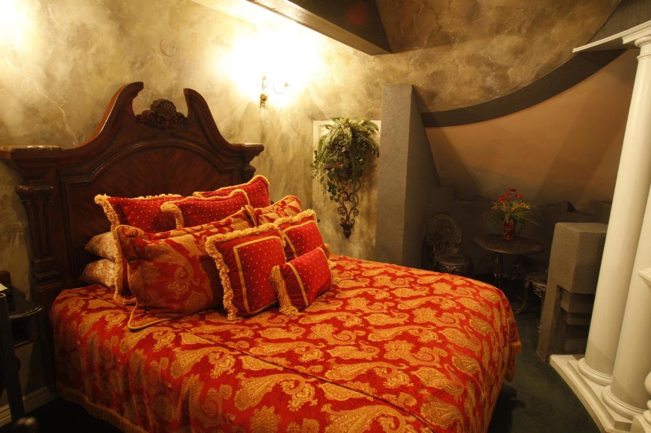  | Black Swan Inn Luxurious Theme Rooms