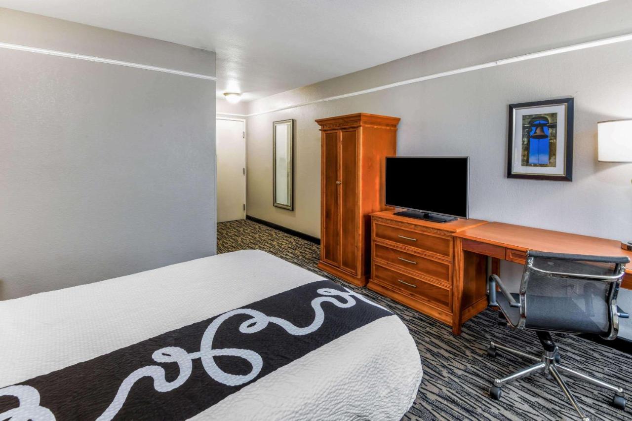 1 Double Bed, Mobility/Hearing Accessible Room, Roll-In Shower, Non-Smoking at La Quinta Inn by Wyndham San Antonio Brooks City Base
