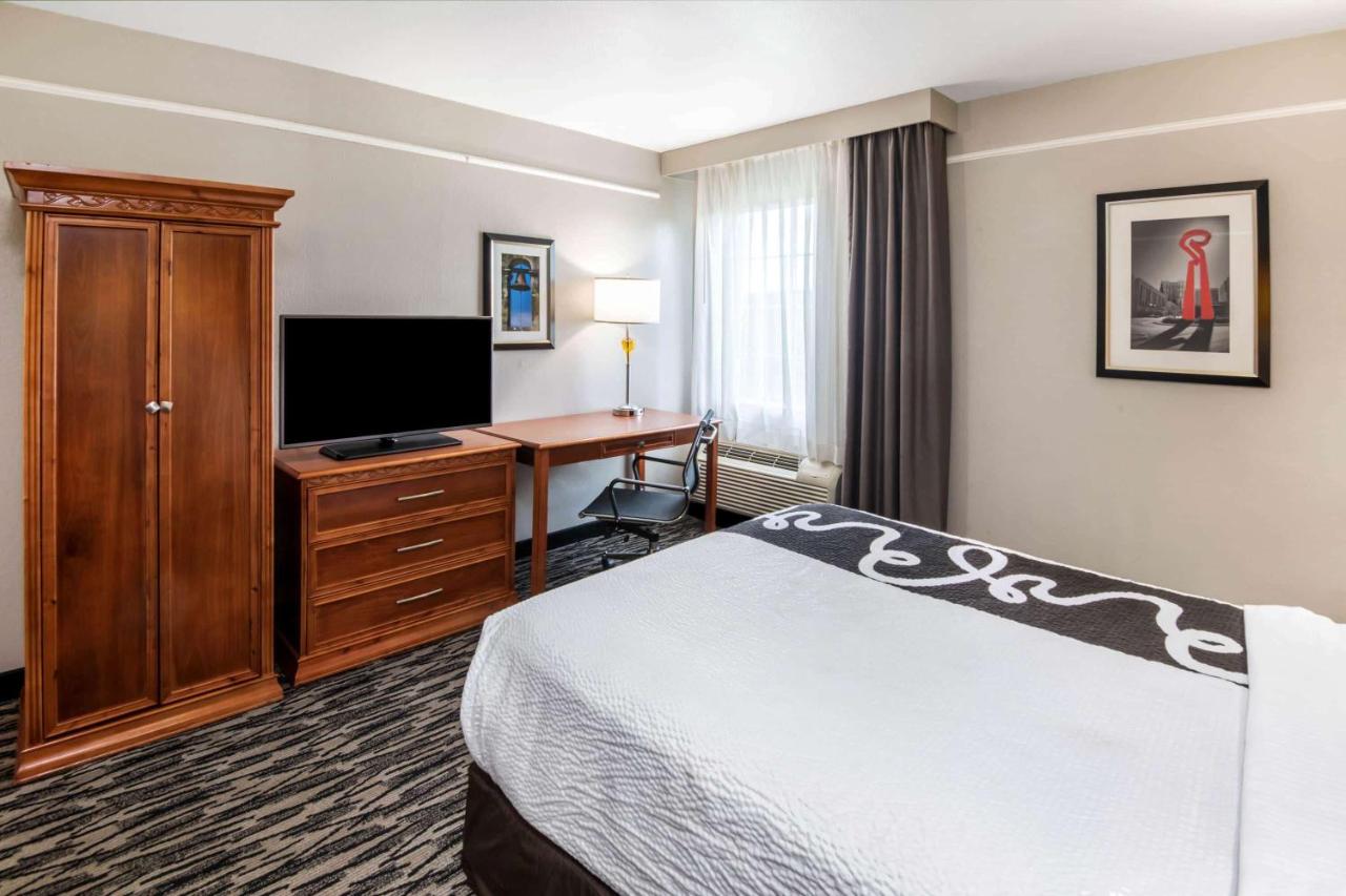 1 Double Bed, Mobility/Hearing Accessible Room, Roll-In Shower, Non-Smoking at La Quinta Inn by Wyndham San Antonio Brooks City Base