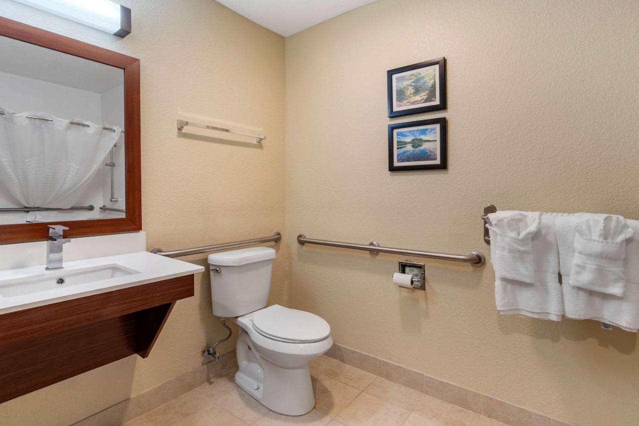Double Room with Accessible Tub - Accessible/Non-Smoking at Comfort Inn & Suites South Hill I-85