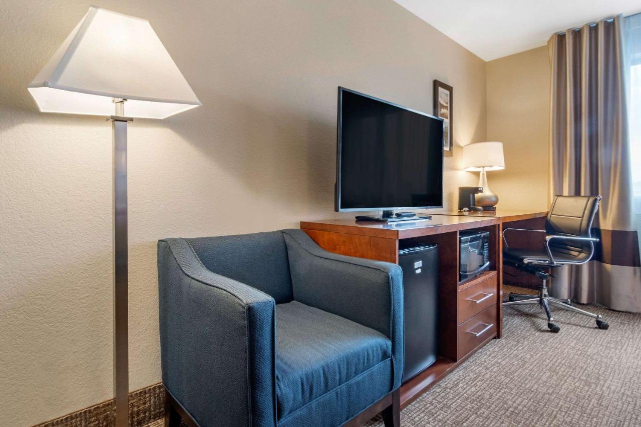 King Room - Non-Smoking at Comfort Inn & Suites South Hill I-85