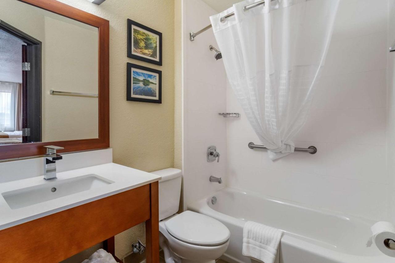 Queen Room with Two Queen Beds - Non-Smoking at Comfort Inn & Suites South Hill I-85