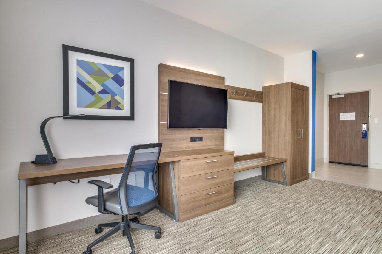 | Holiday Inn Express And Suites Denton South, an IHG Hotel