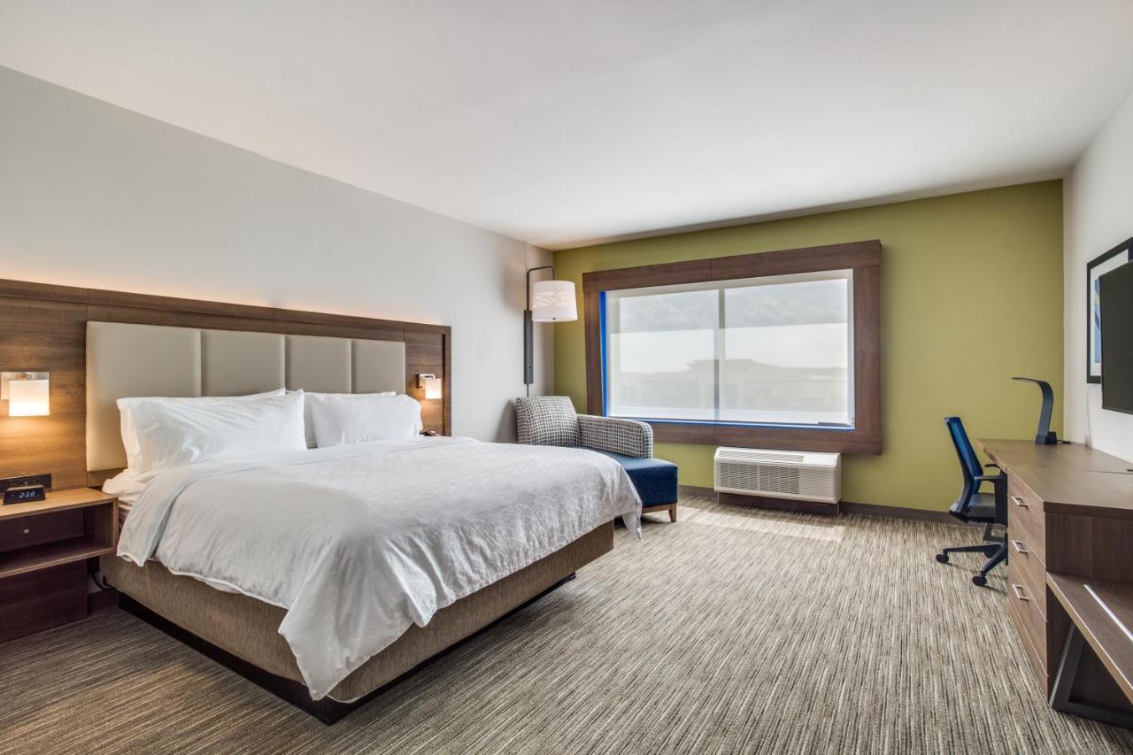 | Holiday Inn Express And Suites Denton South, an IHG Hotel