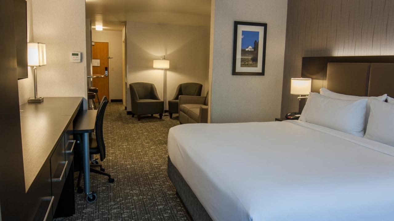 | Holiday Inn Express & Suites Cheney, an IHG Hotel