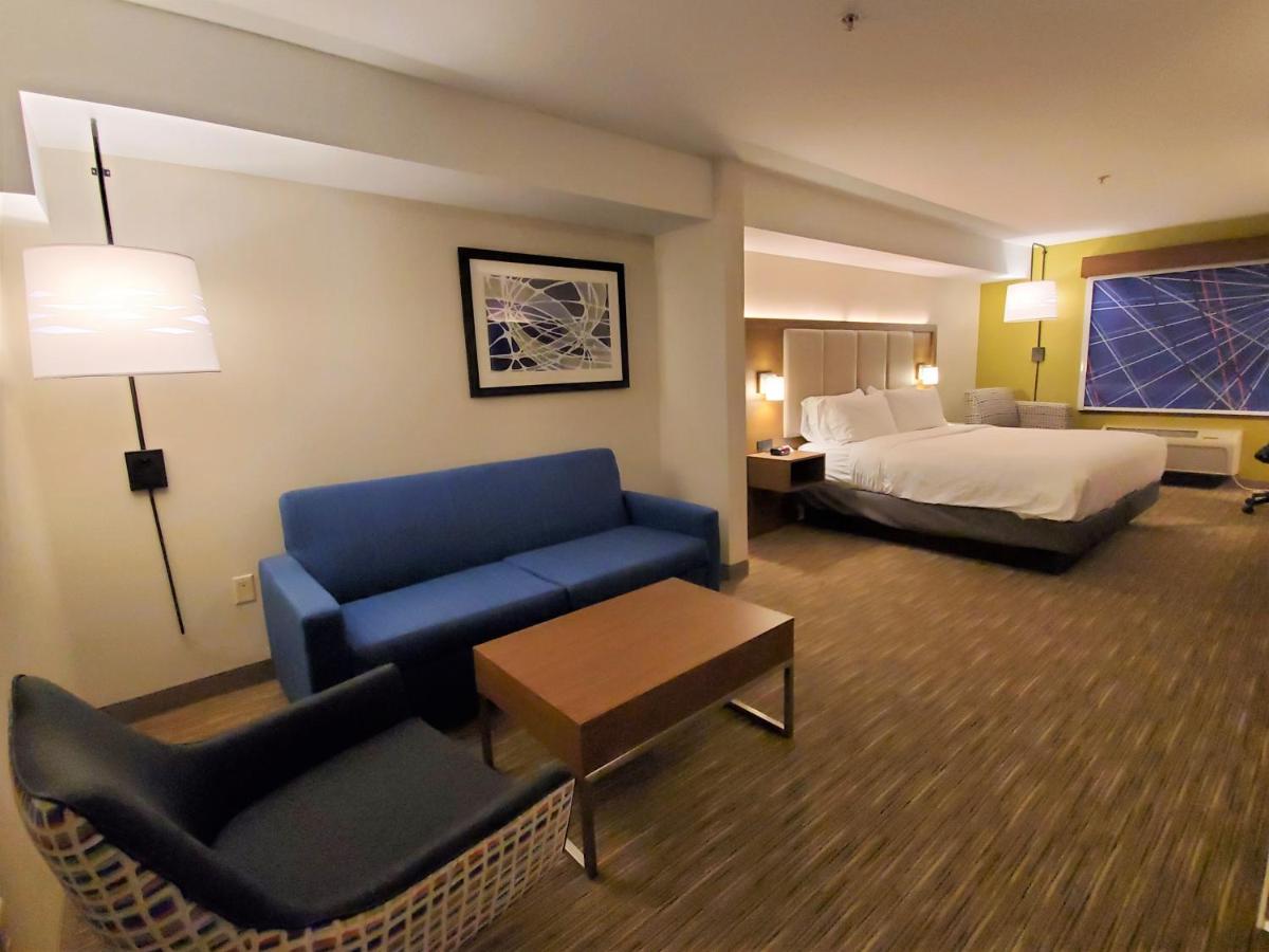 King Suite - Non-Smoking at Holiday Inn Express & Suites Seattle North - Lynnwood by IHG
