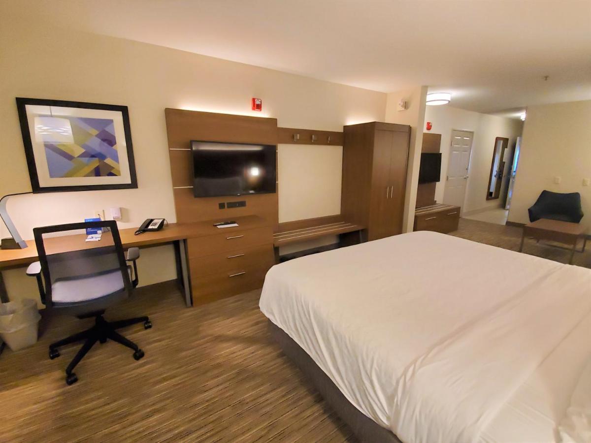  | Holiday Inn Express & Suites Seattle North - Lynnwood