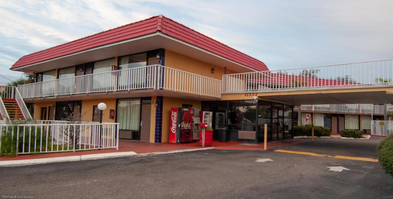 | Express Inn & Suites - 5 Miles from St Petersburg Clearwater Airport