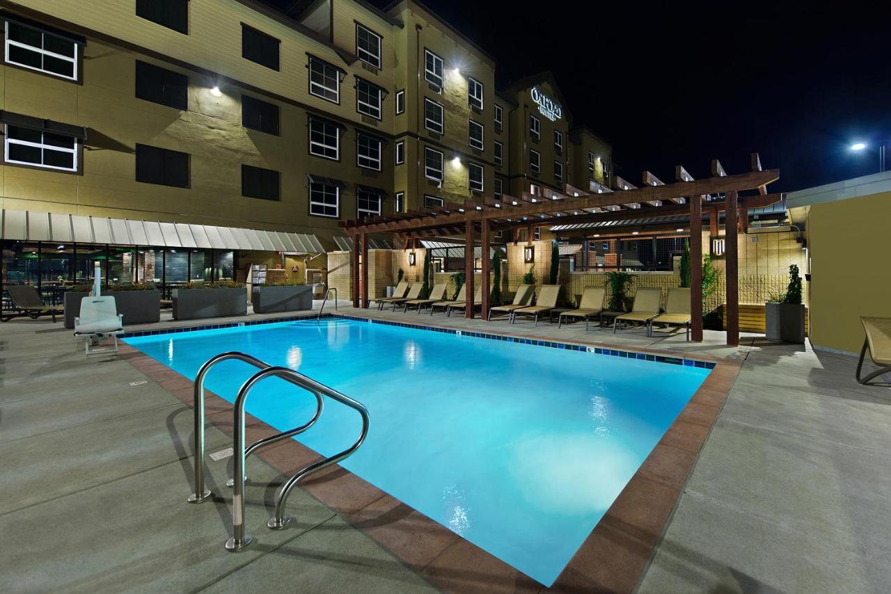 | Oxford Suites Paso Robles