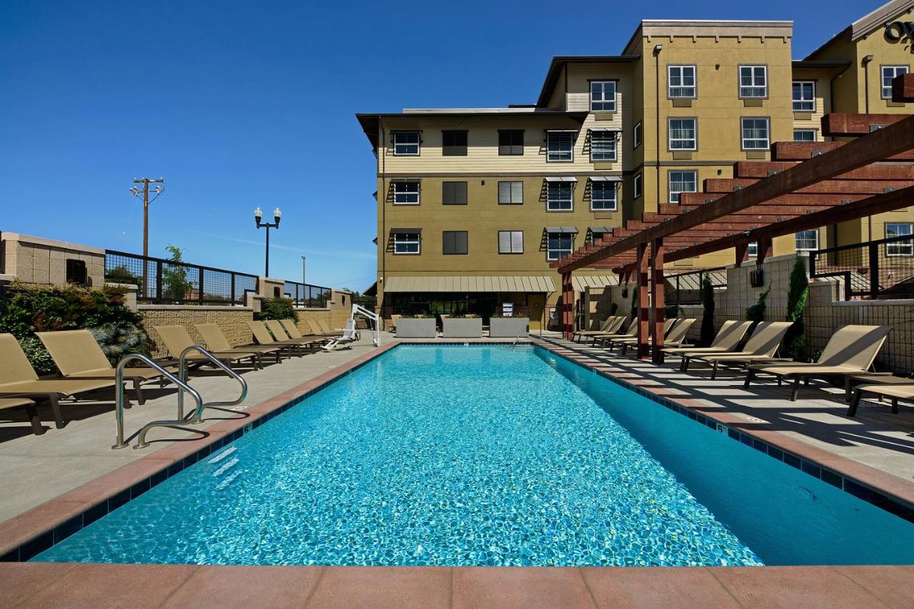 | Oxford Suites Paso Robles