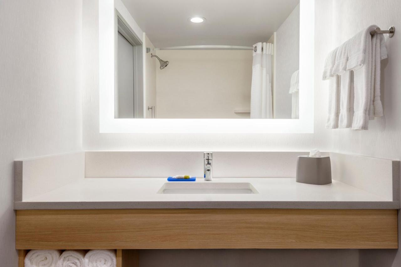 | Holiday Inn Express Dumfries-Quantico, an IHG Hotel