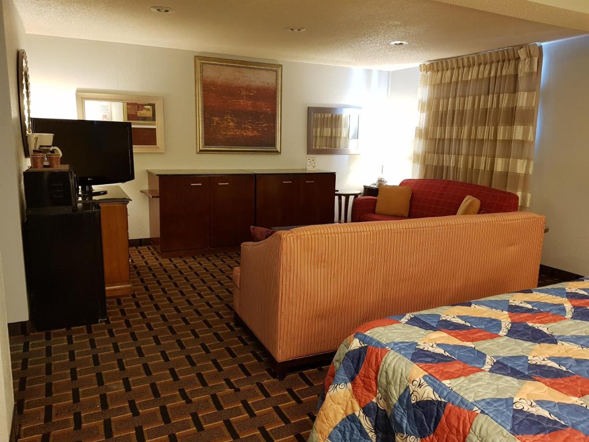 | Le Mars Inn and Suites