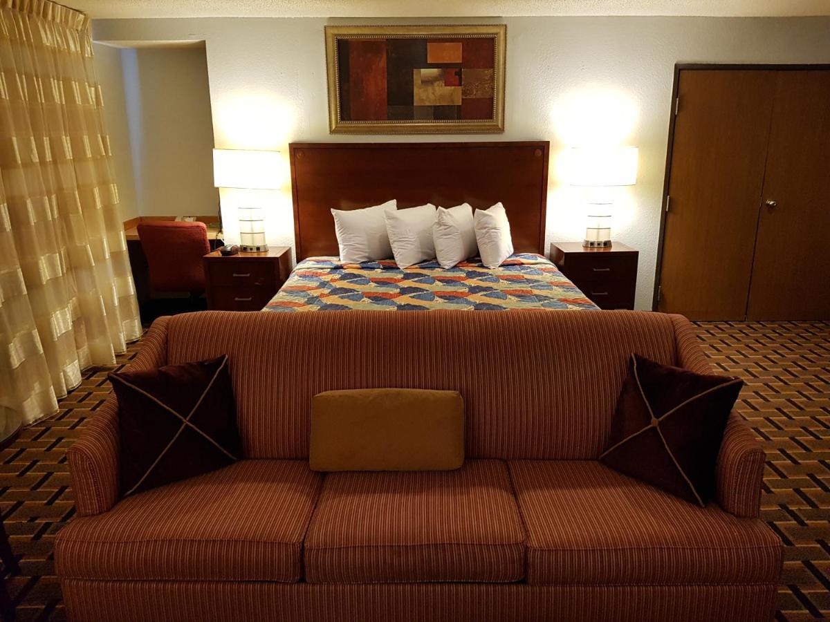| Le Mars Inn and Suites