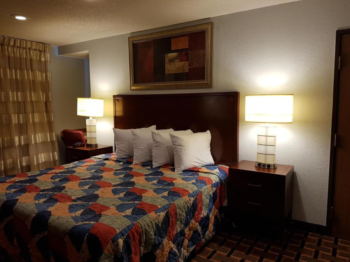 | Le Mars Inn and Suites