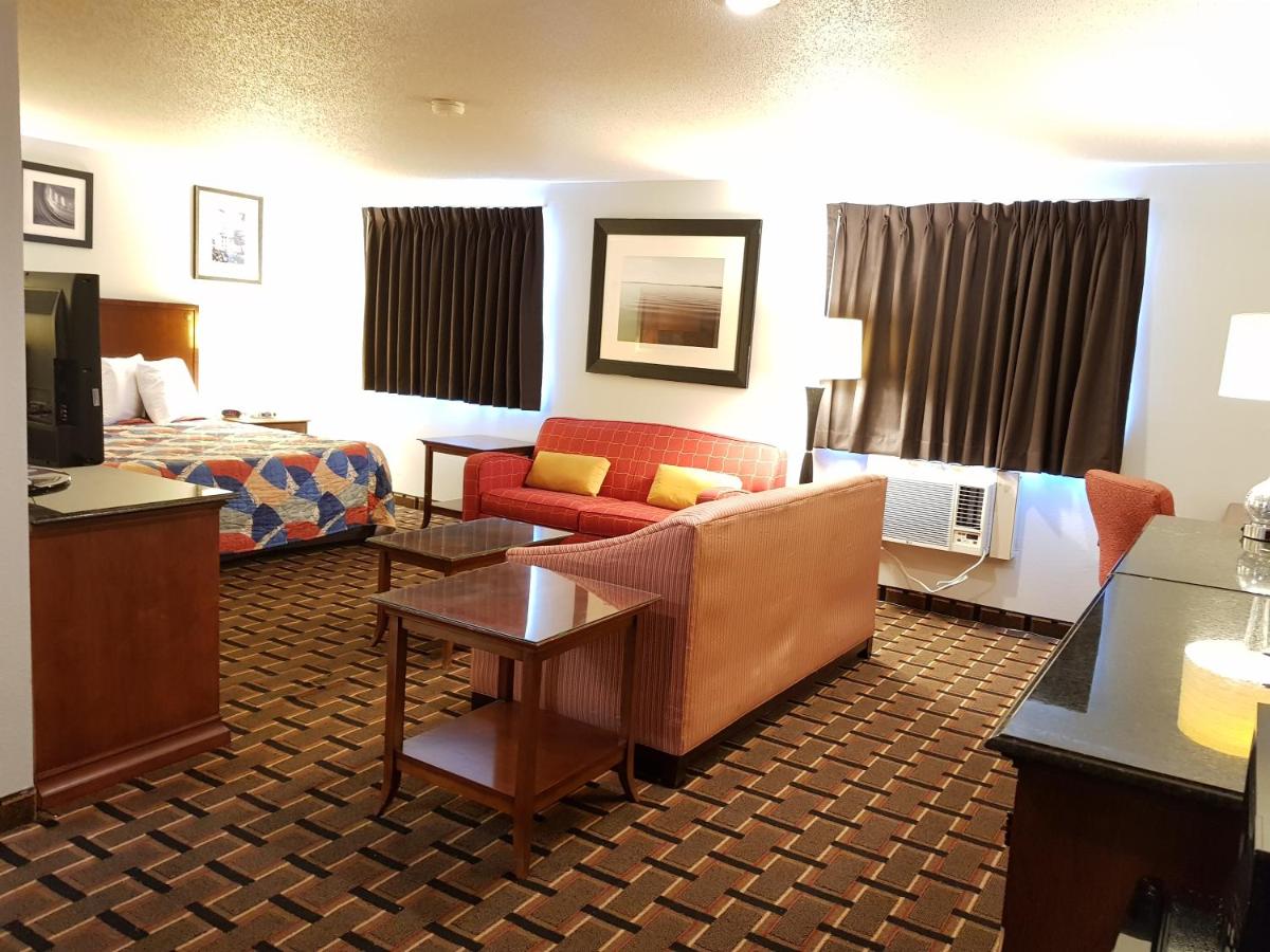 | Le Mars Inn and Suites