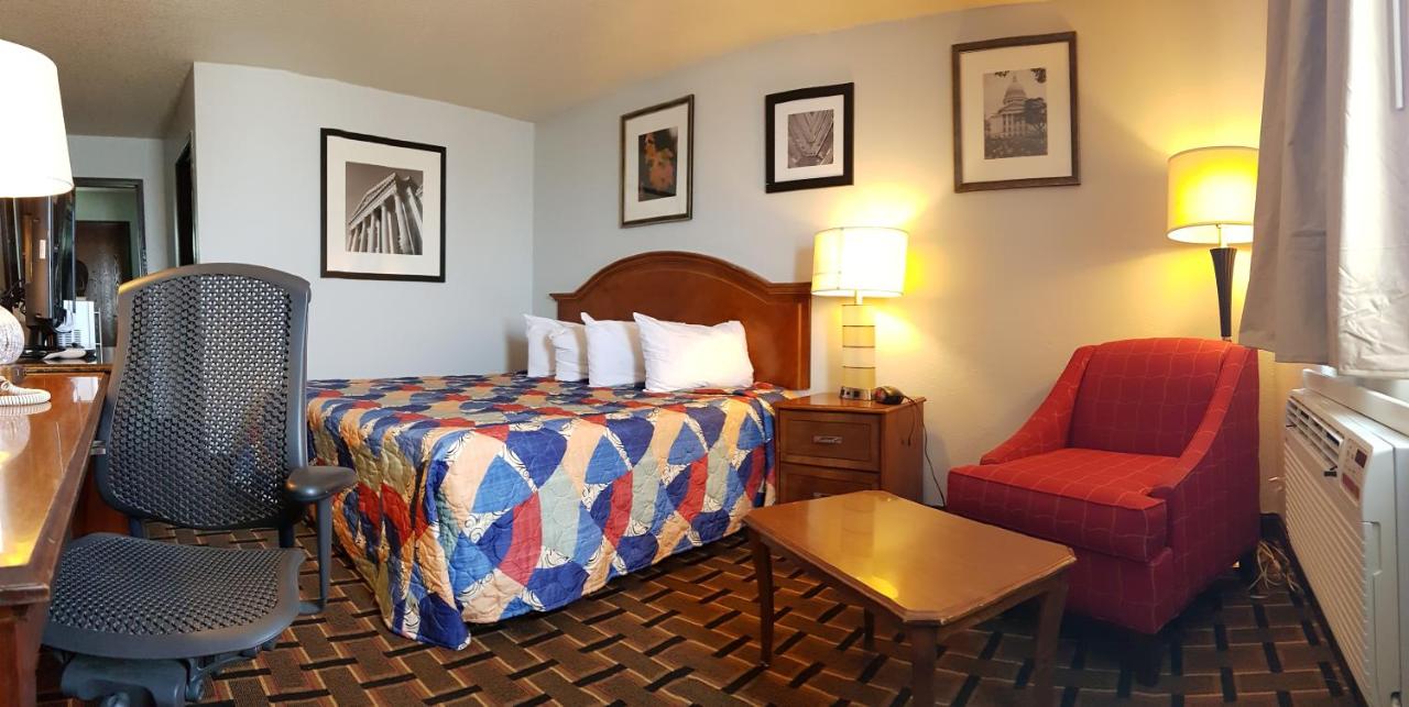 | Le Mars Inn and Suites