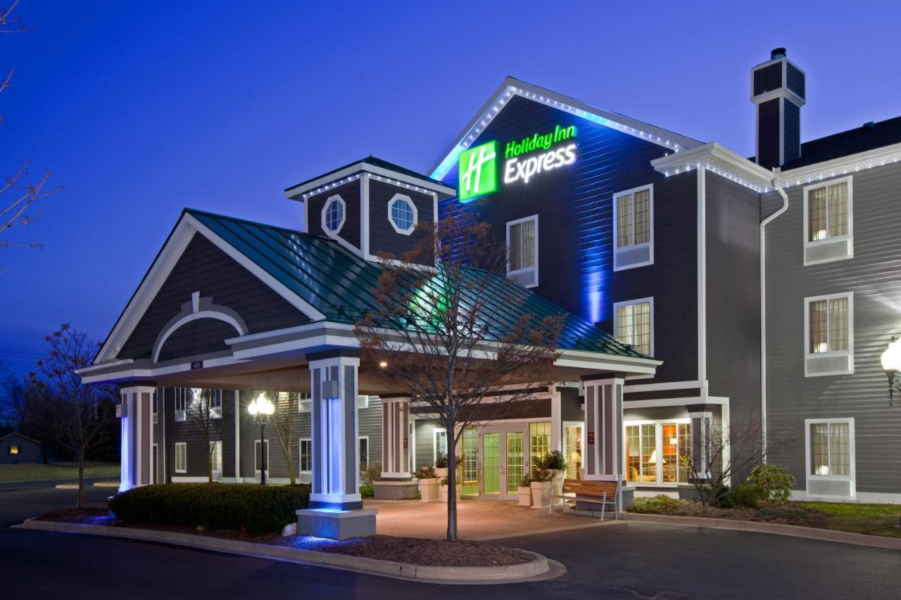 | Holiday Inn Express Grand Rapids Southwest, an IHG Hotel